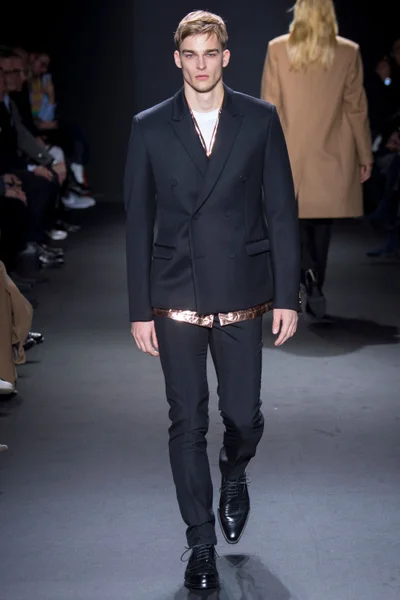 Look 15